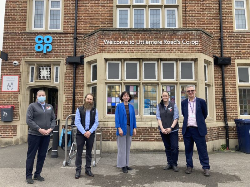 Stephanie Maclean, Chris Gunning, Anneliese Dodds MP, Joanna Watson, and Bryan Kee (Usdaw) in front of Littlemore Road Co-op